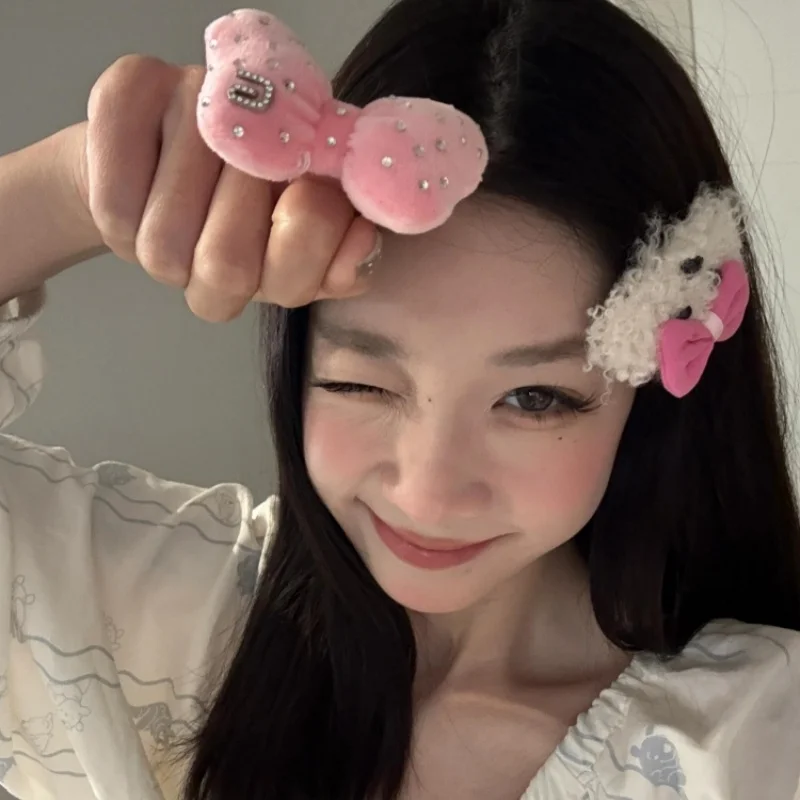 ショートボブ 可愛いヘアアレンジに欠かせない、サイド型犬デザインのヘアピンは？