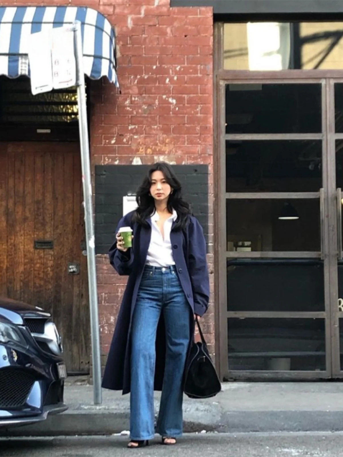 大人可愛い服 40代コーデ｜心のリラックスを実現するトレンチコートの選び方