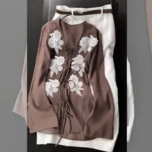 レトロレースの花刺繍付きリボンシャツとスカート【春向け・高級感・ファッショナブル】（セットアップ対応）