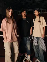 猫デザインのショートスリーブTシャツ【ユニセックス・夏用・カジュアル・ルーズフィット】（セットアップ対応）