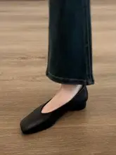 牛革製 スクエアトゥ太ヒールの浅口パンプス【疲れにくい・ブラック・スリップオン】