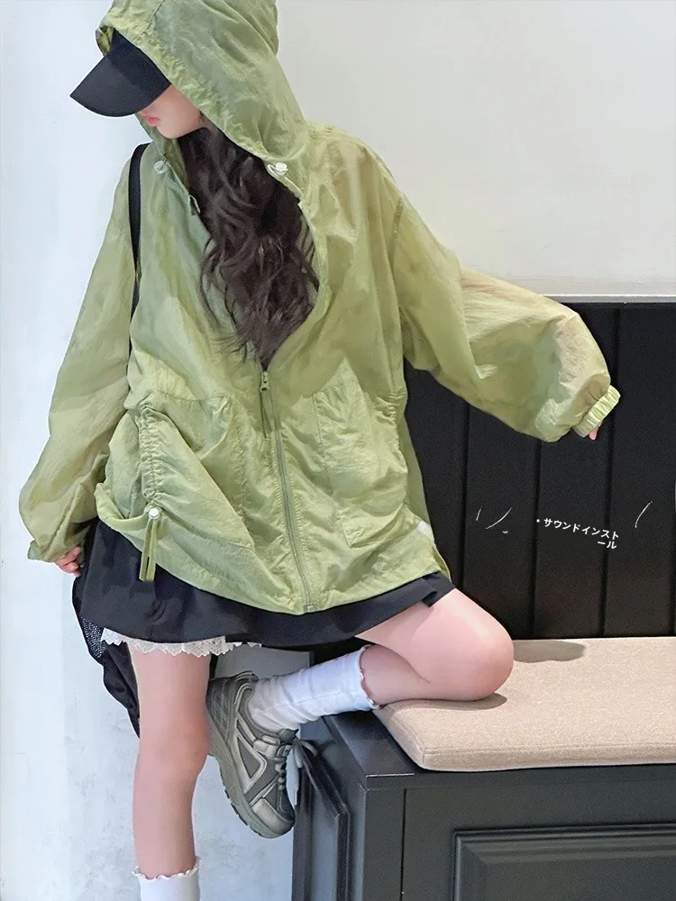 水墨画風の染色女の子用UVカットシャツ：軽井沢の夏の天気に最適な着こなしの選択