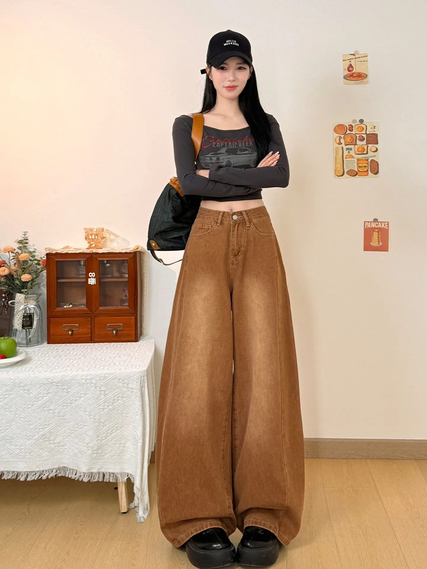 クールカジュアルコーデに欠かせない1本は、このキャラメルカラーのデニムパンツ？