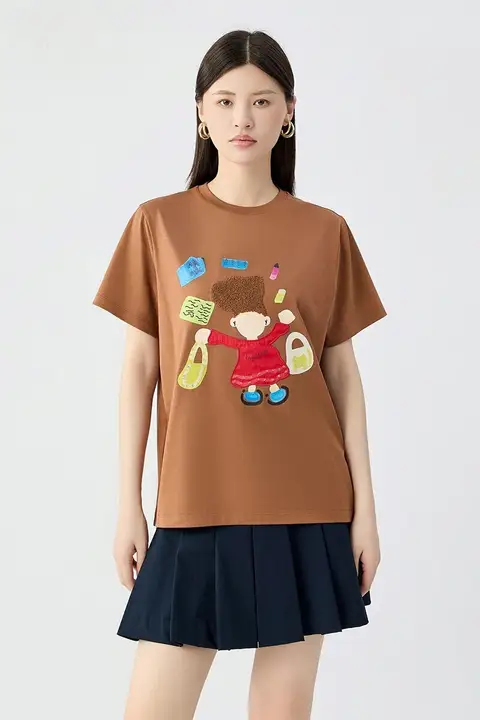 刺繍デザインのフィットTシャツ【ラウンドネック・カジュアル・女性用】