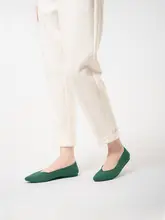通勤向けの快適なフラットシューズ【透気性・先細デザイン】