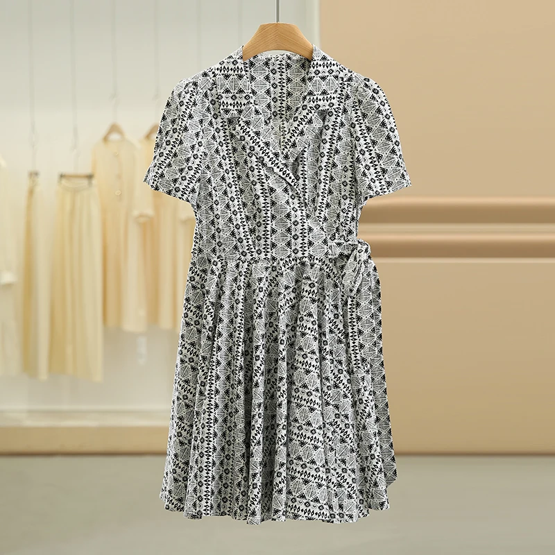 営業女性が夏に着るおすすめの服装は？厳選4選で通勤とレジャーに合わせた着こなしを実現