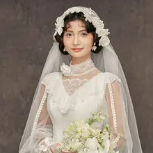 ヴィンテージ風の花飾り付きウェディングベール【フォト撮影用・エレガント・結婚式用】