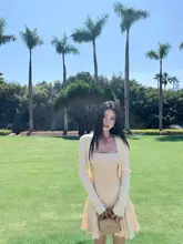 アートスタイルのニットキャミソールドレスとカーディガン（セットアップ対応）