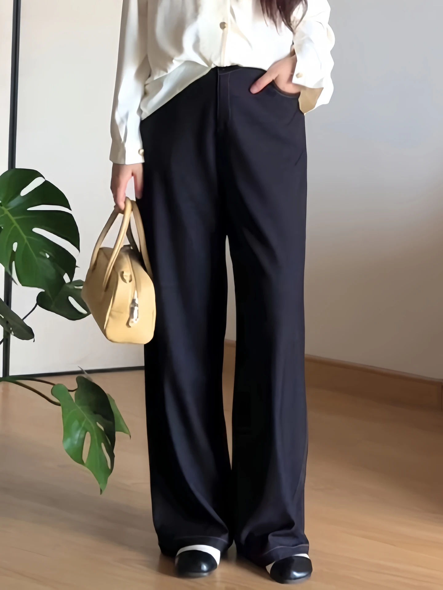 60代ワイドパンツの着こなしは、黒いワイドパンツで失敗しない方法は？