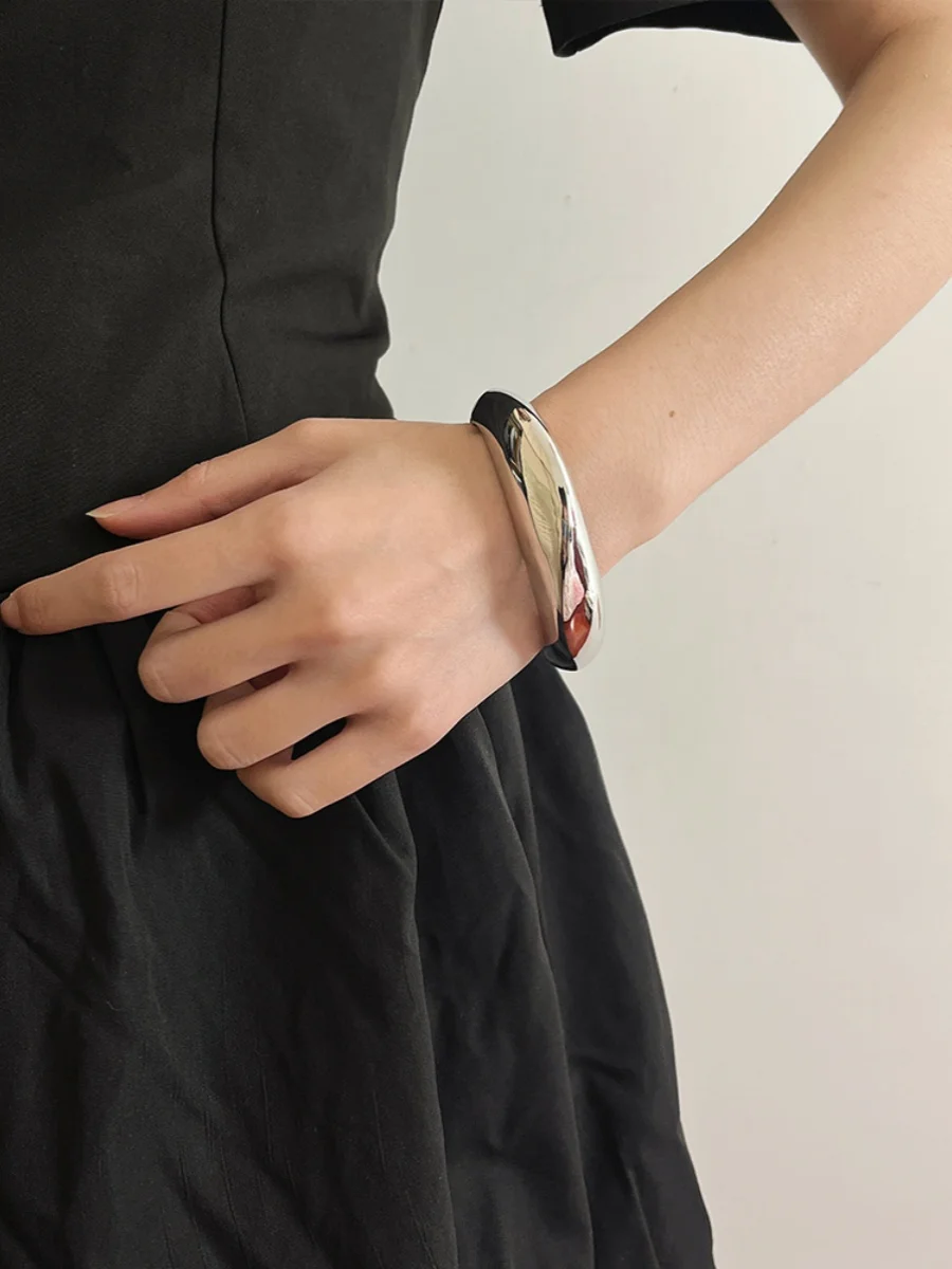 40代女性にぴったりなシンプルな金属ブレスレット【合金・上品デザイン】