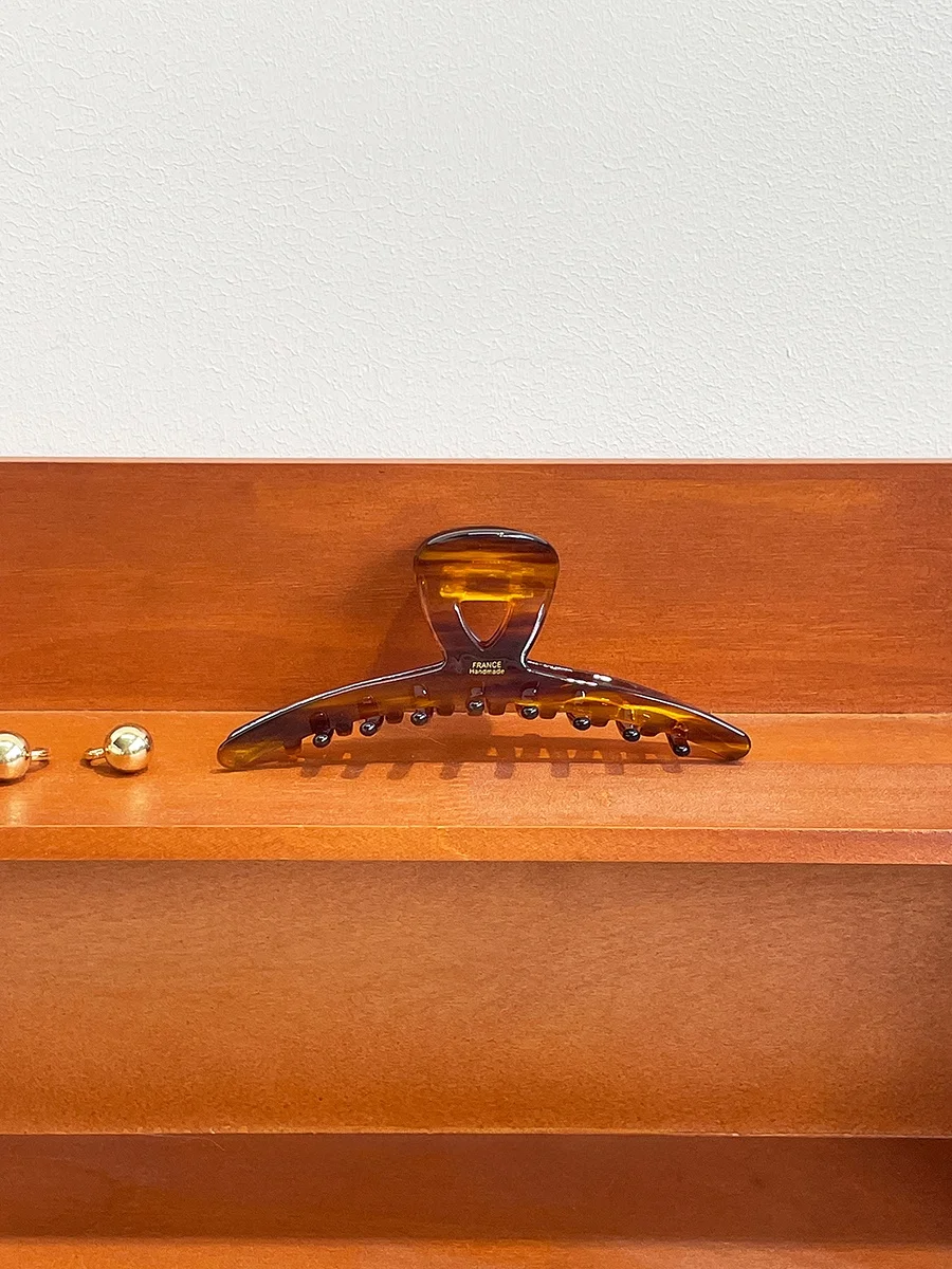 イエベウェーブの日常に合う、1本で決まるヘアクリップは？