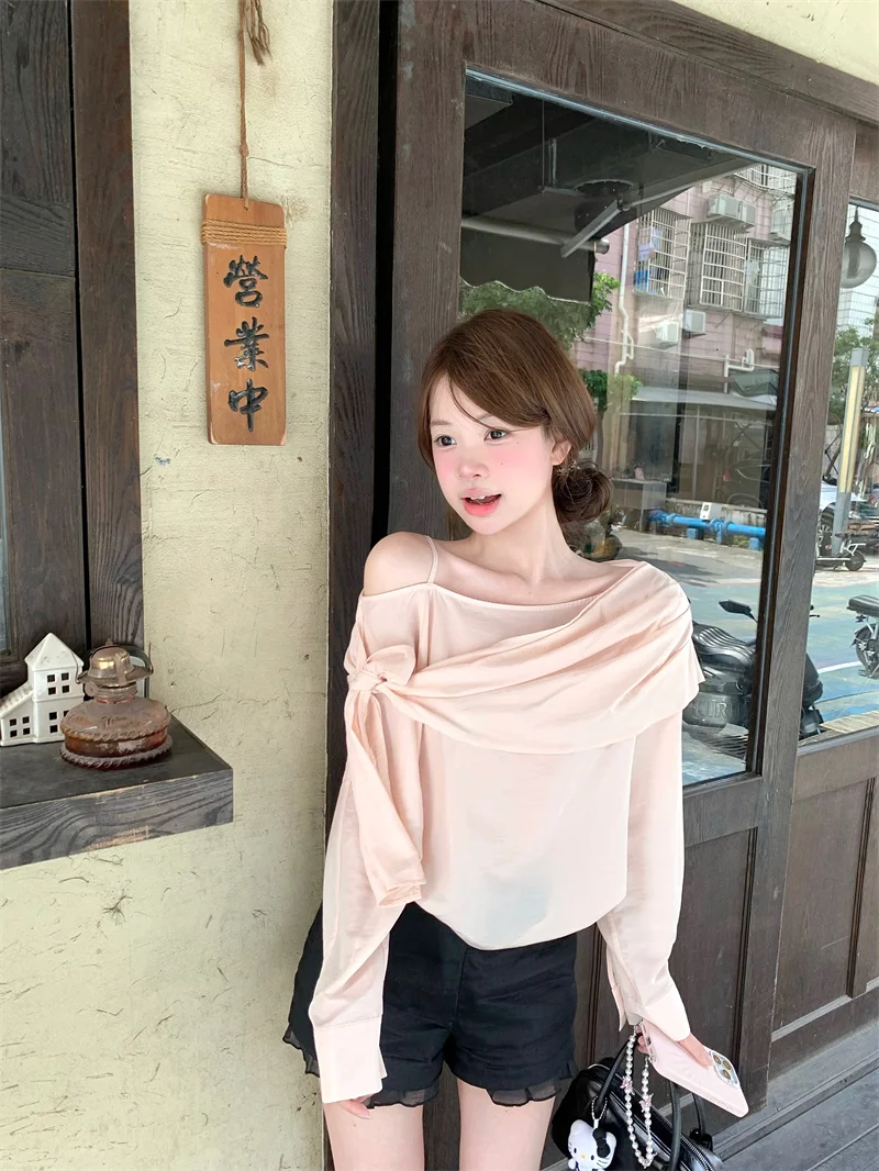 無地の不規則なリボン付きオフショルダーシャツ：おっとり女性に最適なカジュアルスタイルの実用性解析