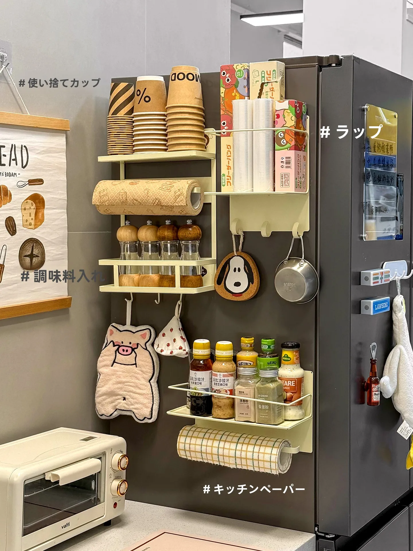 冷蔵庫用磁石付使い捨てカップ収納ラック：壁掛けで効率的なキッチン収納を実現