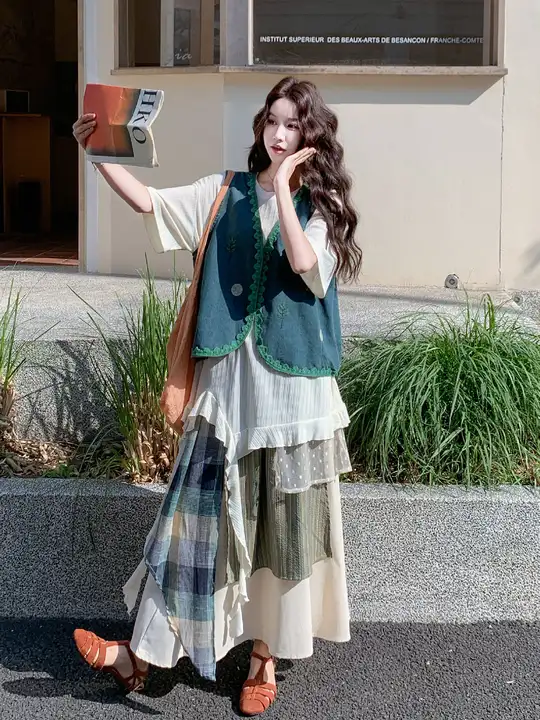 韓国風 学院スタイル プリントTシャツ【軽量・カジュアル・刺繍ベスト・不規則なスカート】（セットアップ対応）