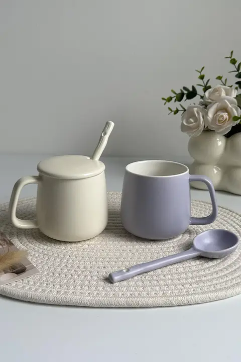 シンプルデザインの陶器製マグカップ【ふた付き・スプーン付き・コーヒー・ミルク】