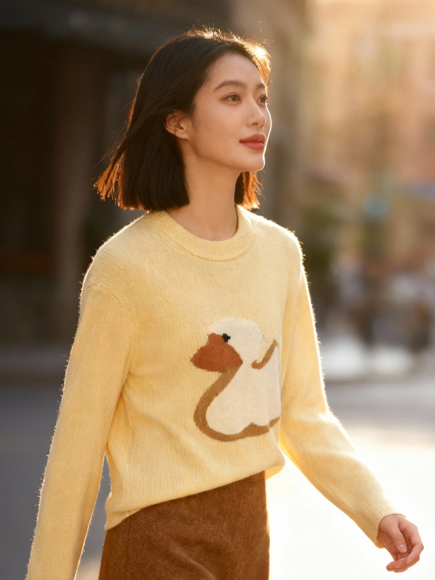 カートゥーン刺繍ラウンドネックニット：シンプルラフスタイルの春シーズン着用ガイド