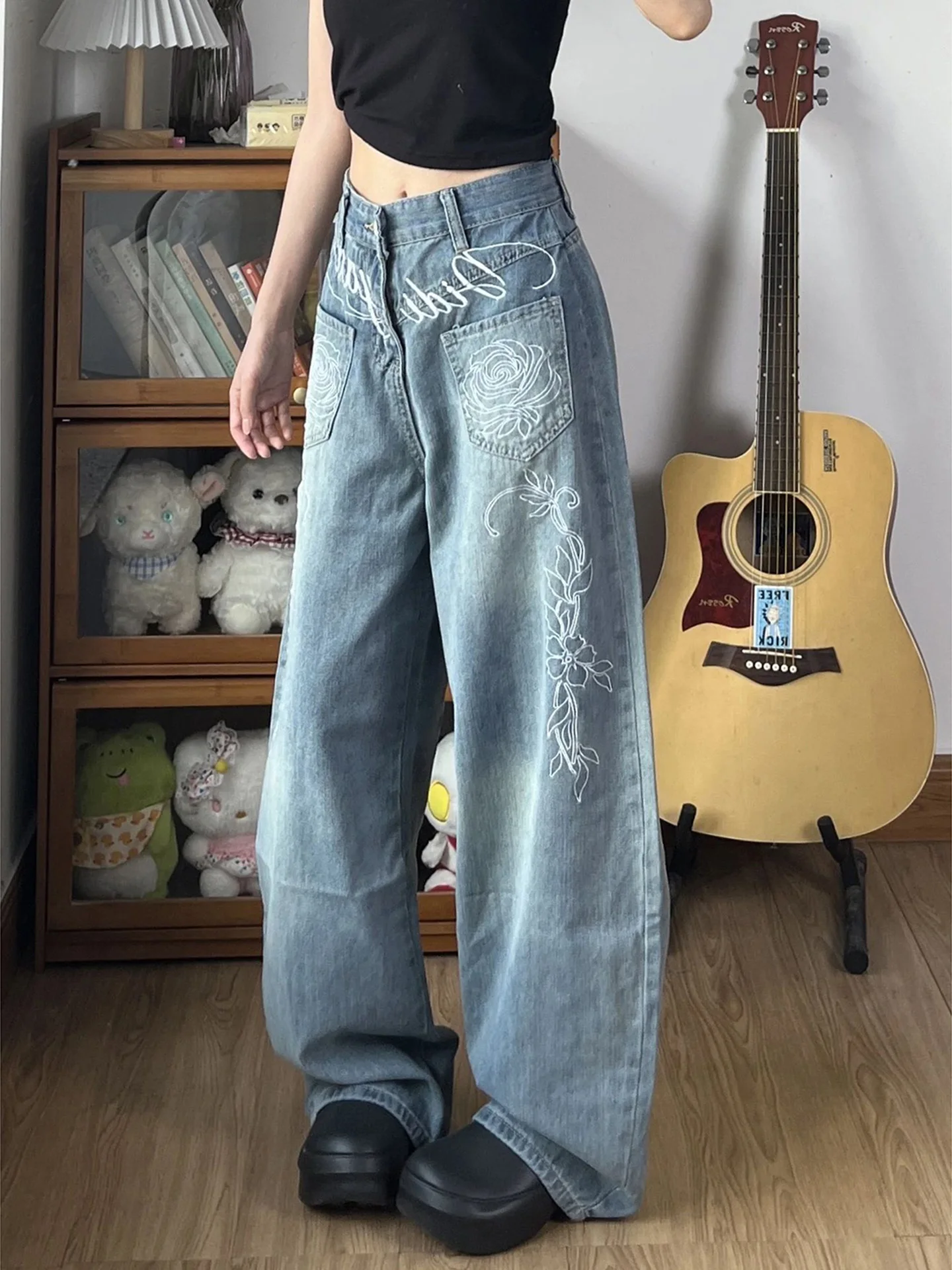 刺繍付きデニムパンツは、本当に秋冬の定番なのか？