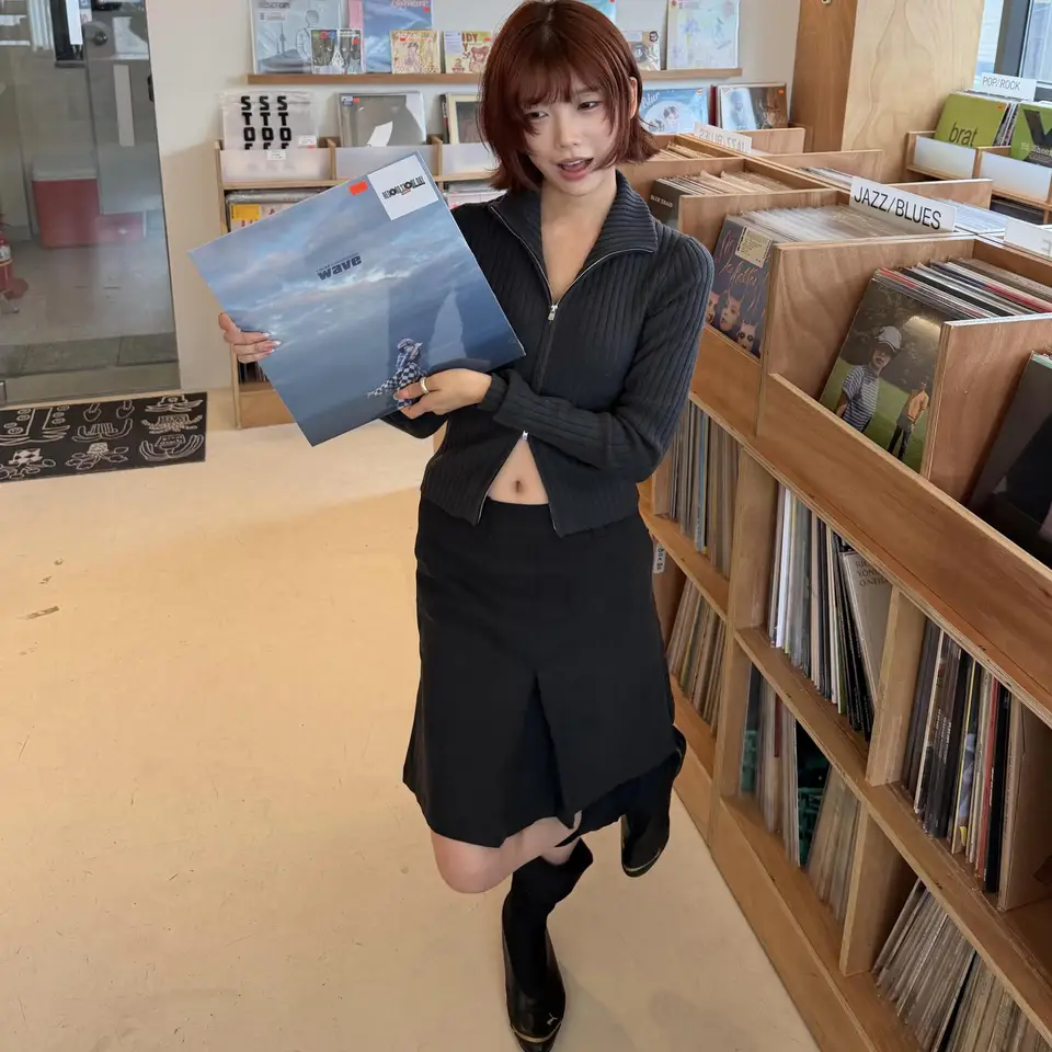デザイン性のある黒いスーツ風ミディスカート【Aライン・春秋用・女性用】