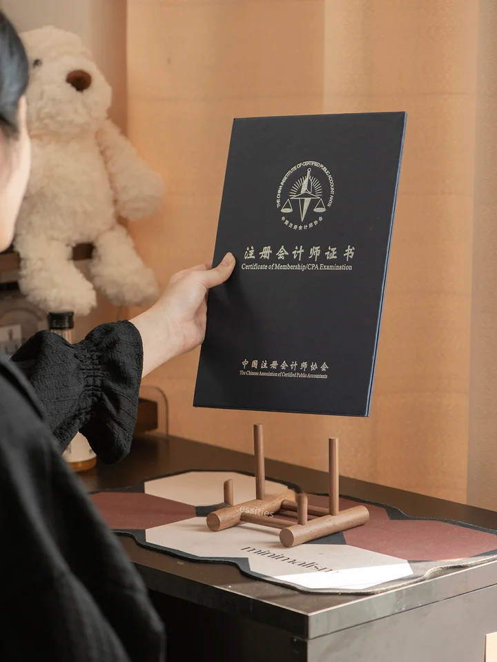 賞状ケース 証書立て ディスプレイラック ブラックウォールナット無垢材 コンパクト スタンド式 卓上 家庭用 書類収納 飾り棚