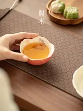 手描き陶器の高級茶杯【岩石風・彩色蝶紋様・金彩仕上げ】