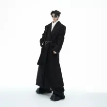 個性的なデザインのウールコート【メタルストラップ・ゆったりロング丈】
