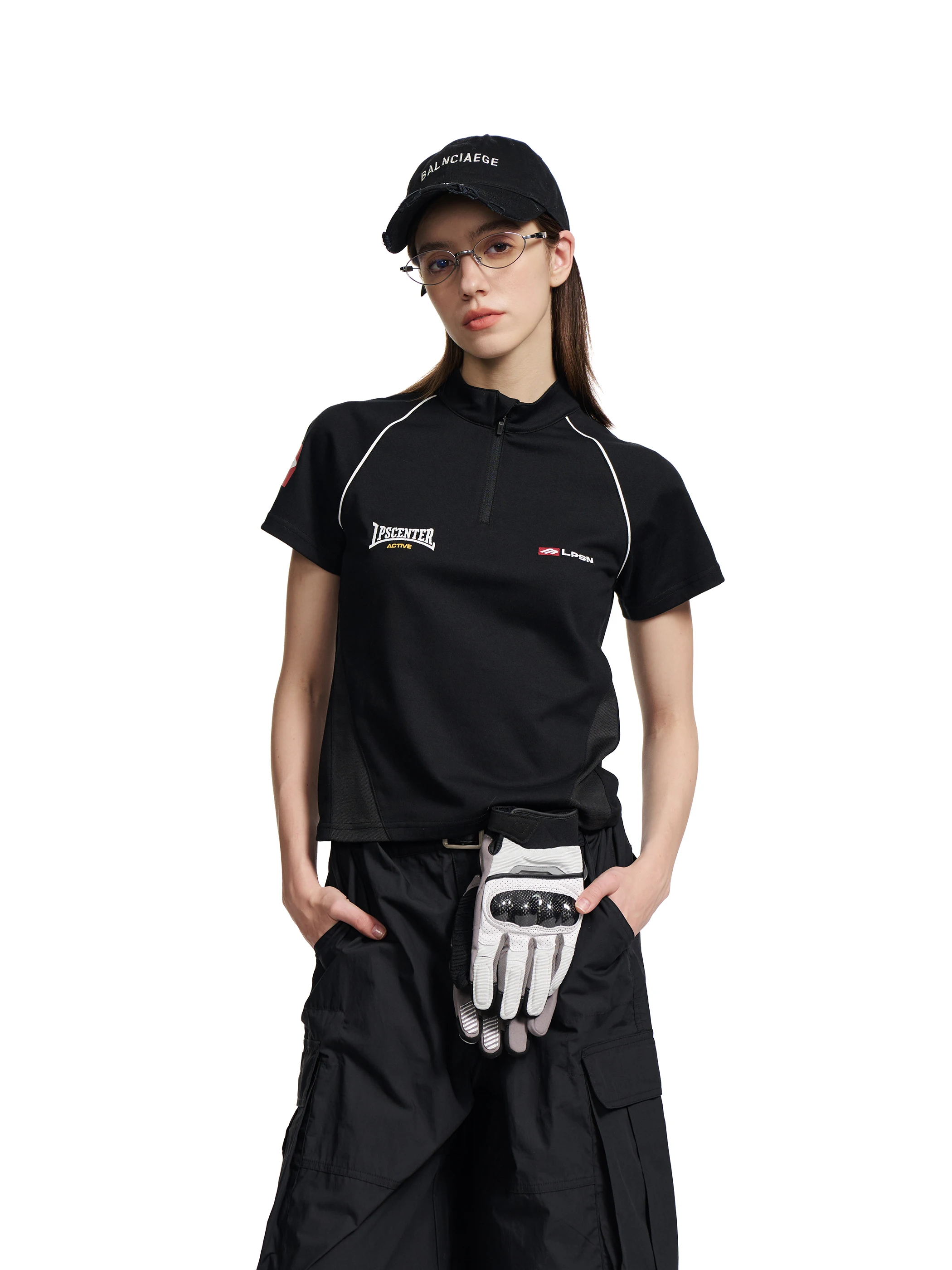 アメリカンレトロスポーツ風半ラウンドジップTシャツ：高級スポーツウェアとしてのデザインと機能性