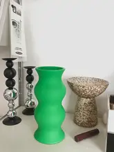 ツイスト花瓶 モダンインテリア 緑の陶器 マット 高い美しさ