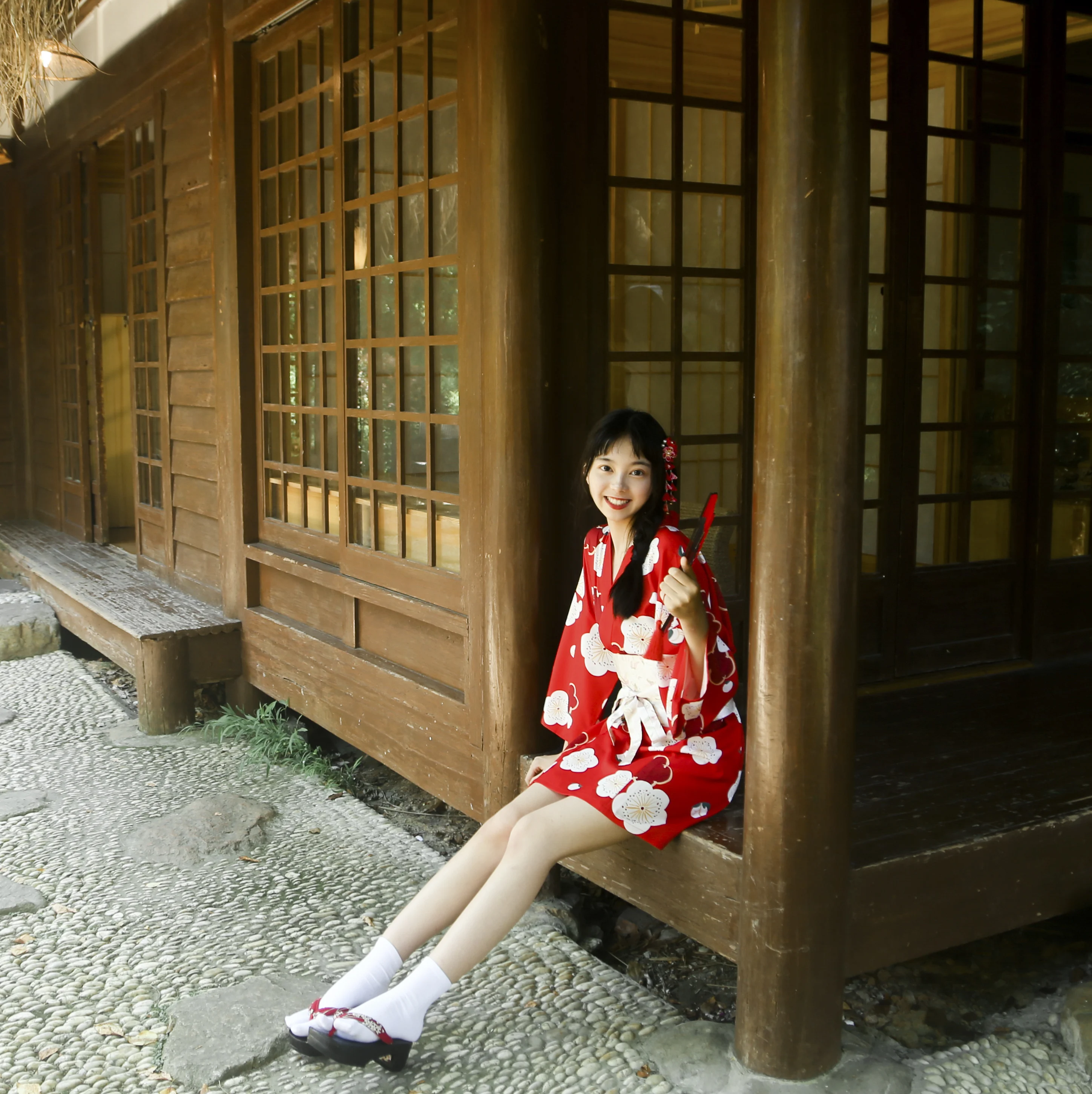 桜模様の和服を着るなら、どう選ぶ？古着オキドキとハナタバの違いを知れば、今すぐ手に入れるべきアイテムがわかる