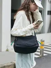 通勤用餃子型ショルダーバッグ【ナイロン・軽量・カジュアル・男女兼用】