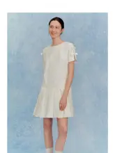 花柄テクスチャーとリボン付きの半袖プリーツワンピース【クラシックデザイン】