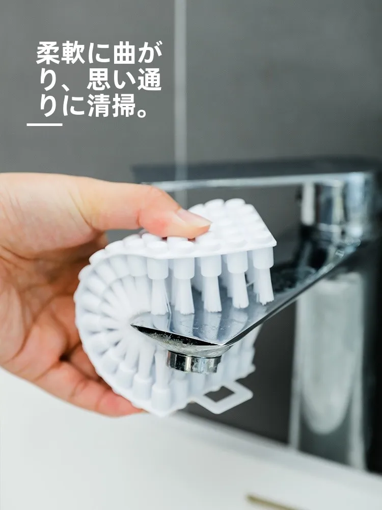 お風呂天井のカビや水垢を取るための最適なグッズは？曲がるバスブラシが解決する理由