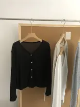 極上の柔らかさのVネック短めレディース防晒シャツ【透け感・長袖・オーバーサイズ】