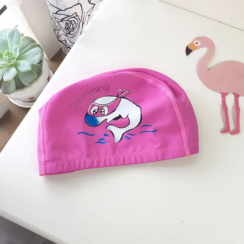長髪の子どもが水泳で髪を濡れないようにするには、どんなスイムキャップがおすすめ？