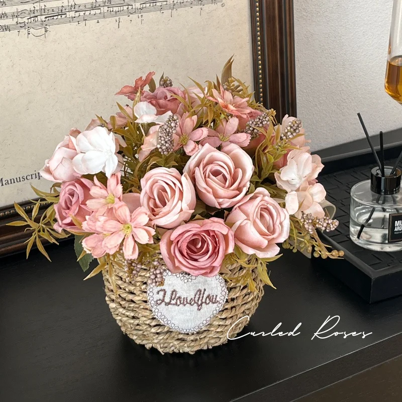 ミニブーケ 1000円：フレンチレトロな造花ローズの小さな花束の実用性と使い方