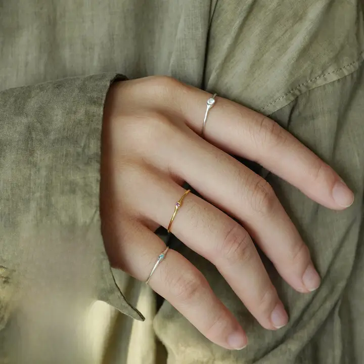 純銀製極細宝石リング【オリジナルデザイン・スタイリッシュな重ね付けに最適】