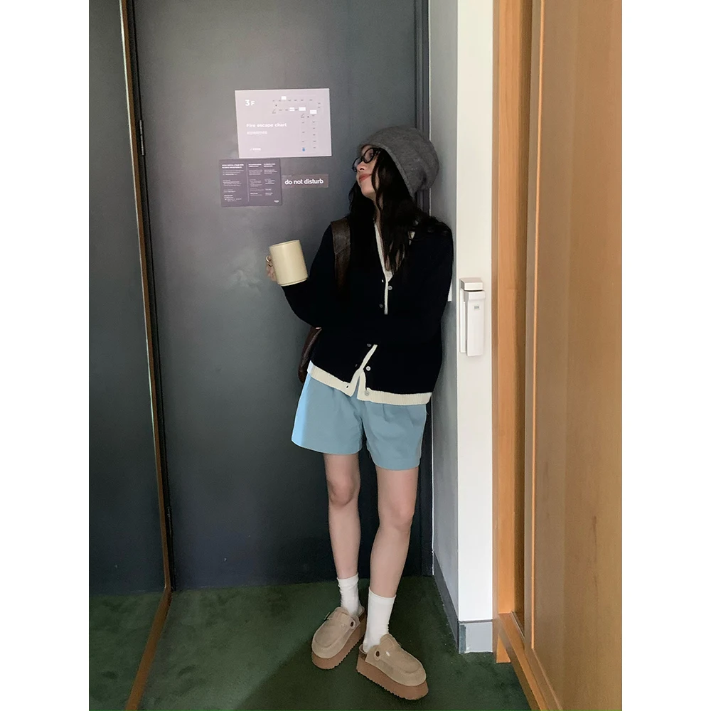 20代後半の通勤スタイルに欠かせない、カジュアルで洗練されたショートパンツは？