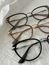 かわいい猫耳デザインの大顔向けヴィンテージ風キャットアイ眼鏡【茶色・高級感ある装飾フレーム】