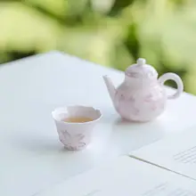 花柄口の小さなティーカップ【ピンク桜・陶器製・釉下彩】