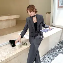 グレーの洗練されたスーツセット【秋春用・ハイウエスト・ワイドパンツ・シャツ】（セットアップ対応 ）