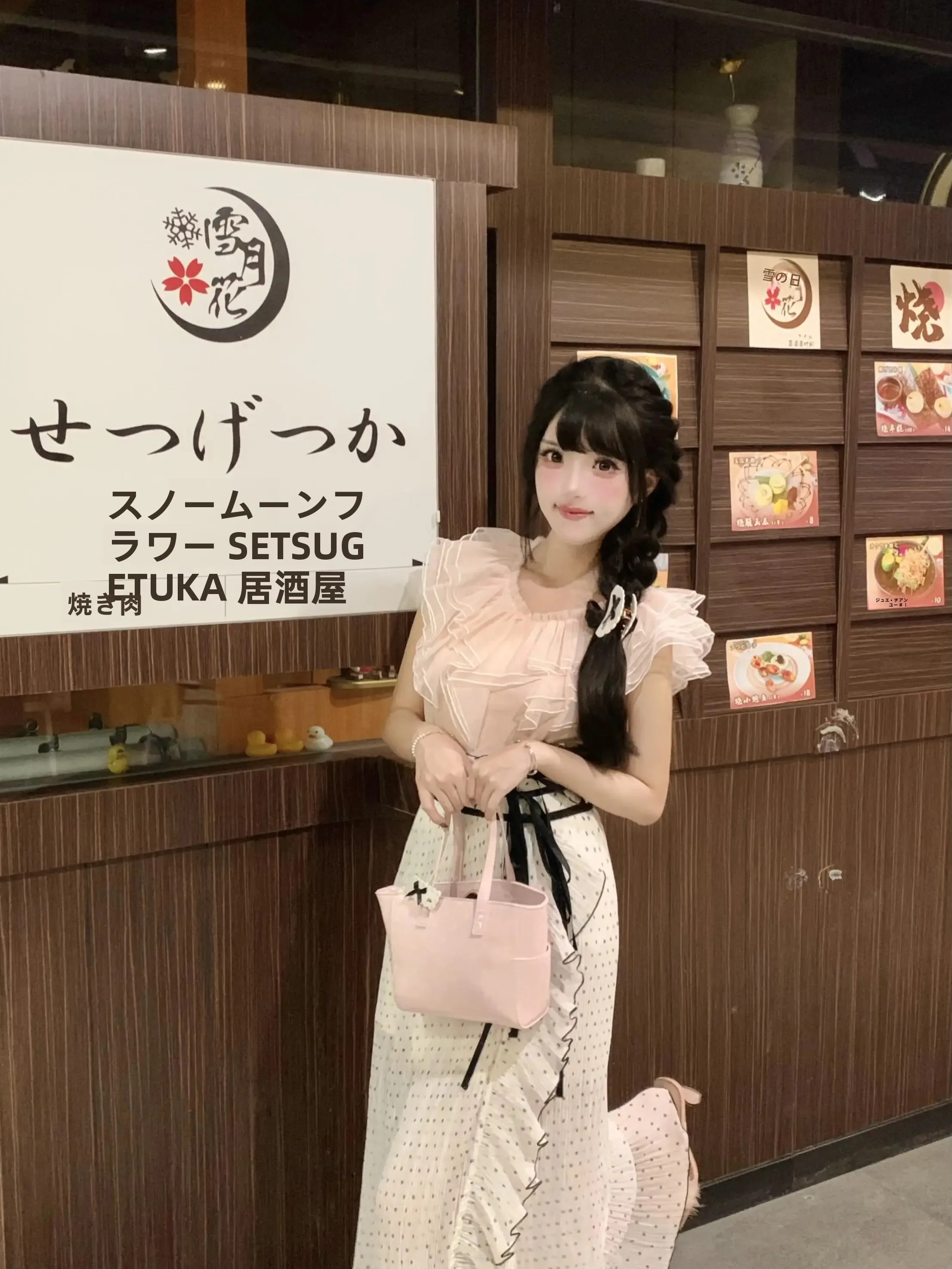 ママ友飲み会のドレス選びで迷うなら、この1着で解決できる？