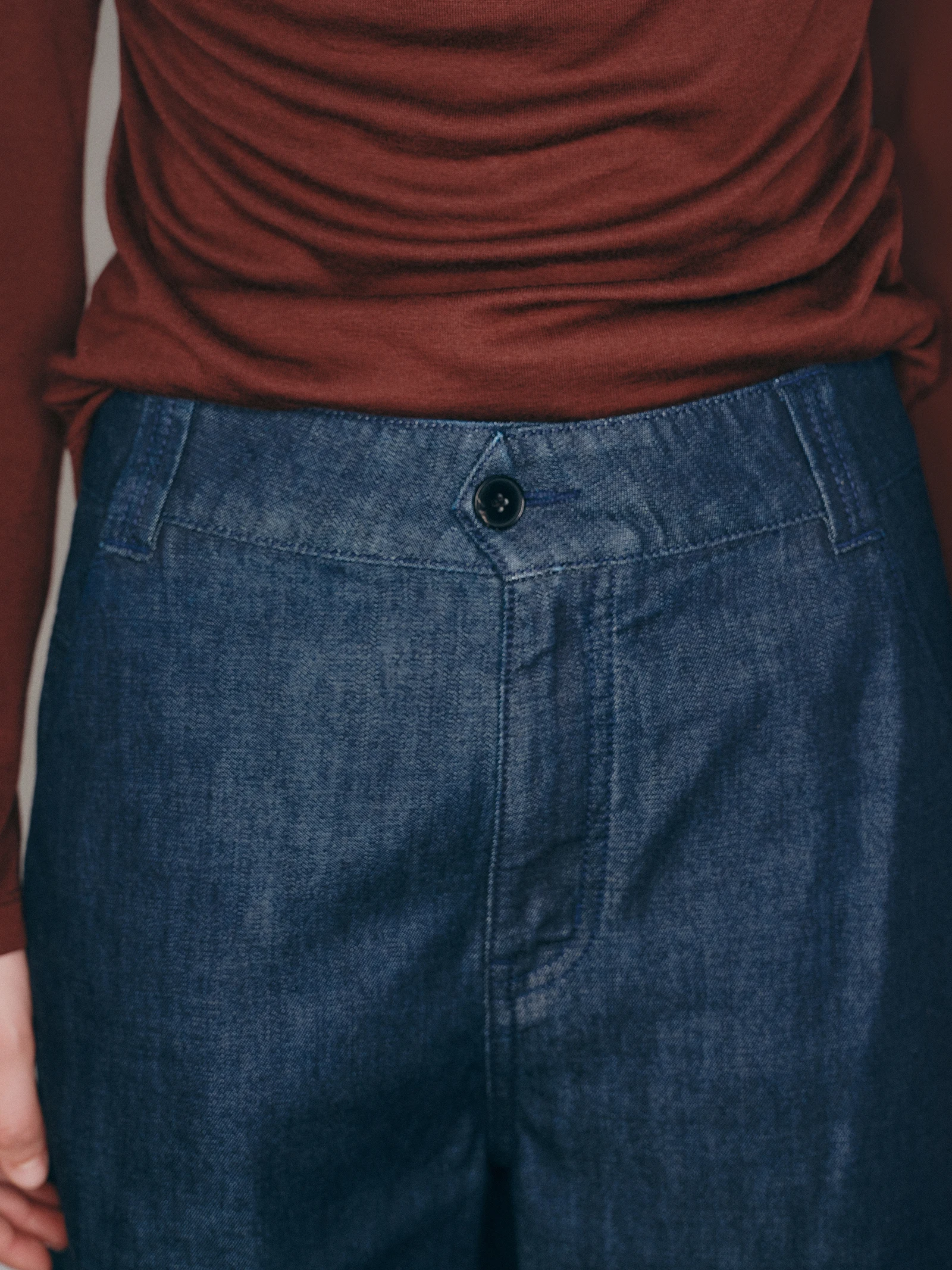 ビジネス ジーンズ おすすめブランドとしての小虫 デニムパンツの実用性とシーン別適用