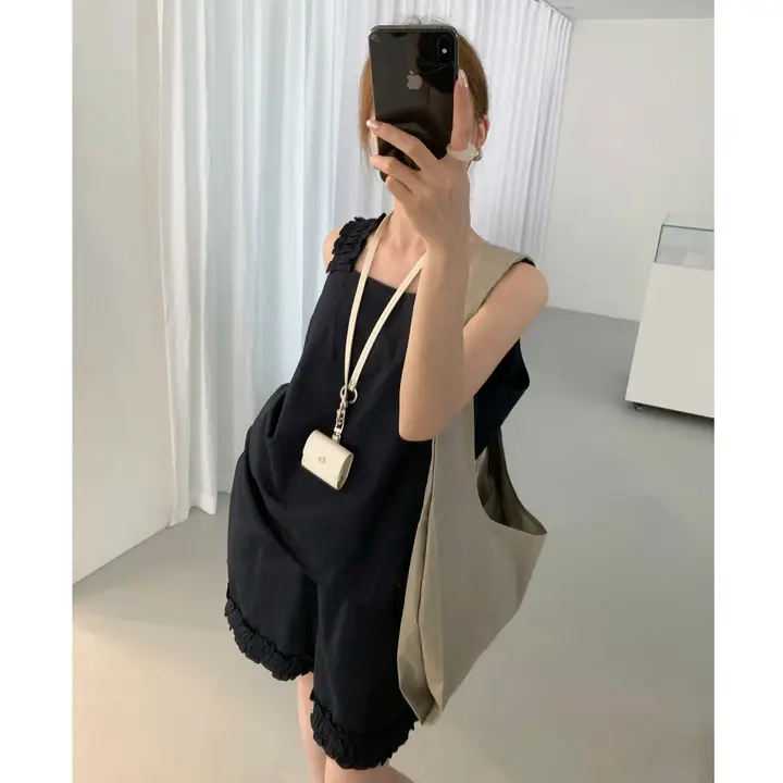 韓国ファッションのフリル付きハイウエストショートパンツとタンクトップ【夏用・ノースリーブ・セットアップ対応】