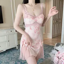 魅惑的なデザインの春秋用サテンワンピース【リボン付き・レースガウン・ルームウェア】