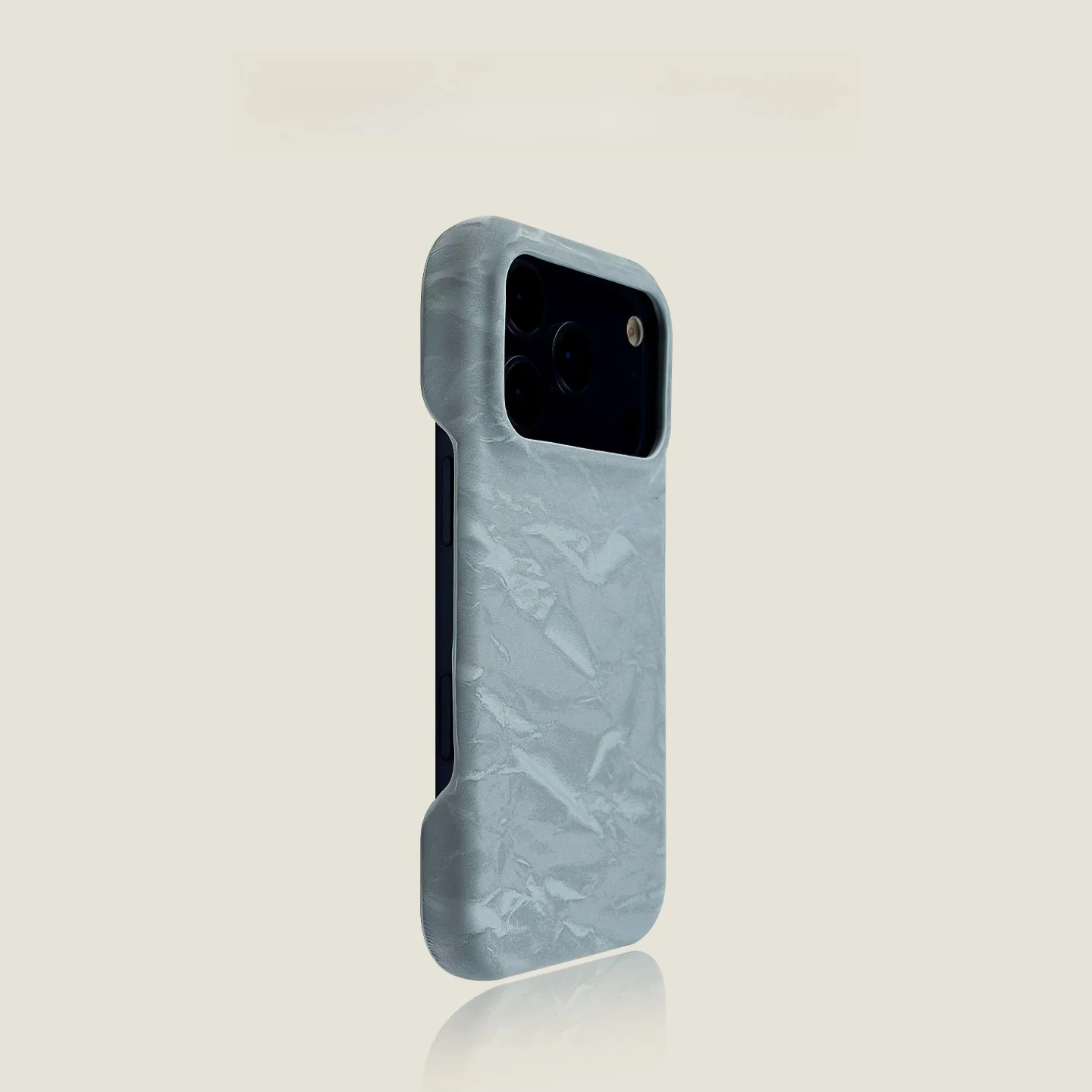 抹茶グリーンのベルベットiPhoneケース：量産スマホケース選びにおける高級感と保護性能の実証