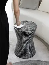 自然素材を使用したミニマルデザインの貝殻縁コーヒーテーブル【手作り・高級感漂うリビング用】