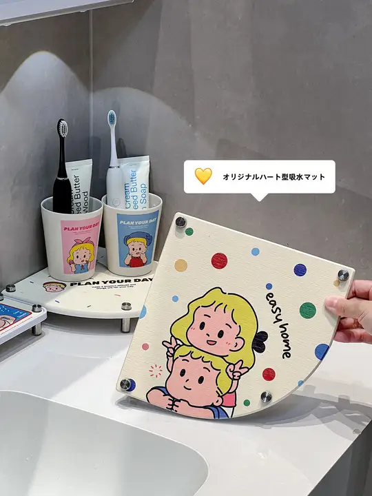 扇形の吸水マット【洗面所・浴室用・コーナー対応】& 硅藻泥製置物架【カップ用】