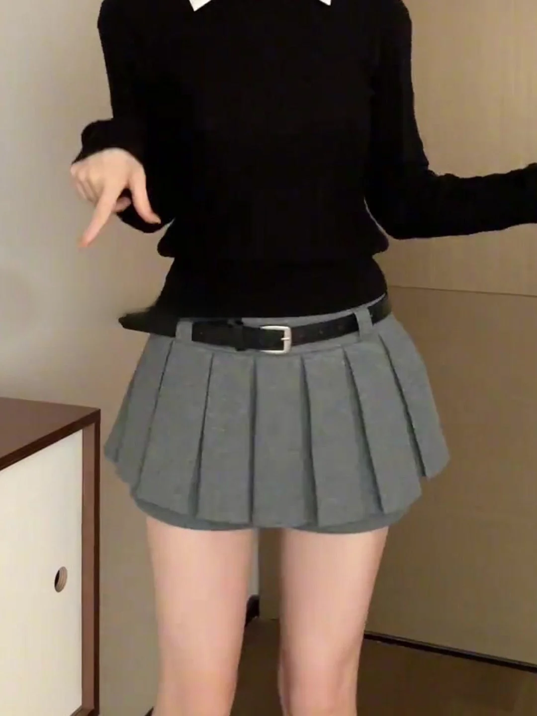 グレー プリーツスカートはどんな感じ？通勤からカジュアルまで、本当に使えるのか？