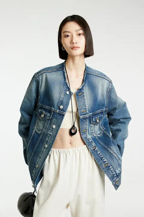 レトロデザインのウォッシュ加工ノーカラーデニムジャケット【クラシックスタイル・ユニセックス】