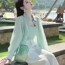 デザイン性のある薄手防晒シャツとキャミソールの2点セット（セットアップ対応）