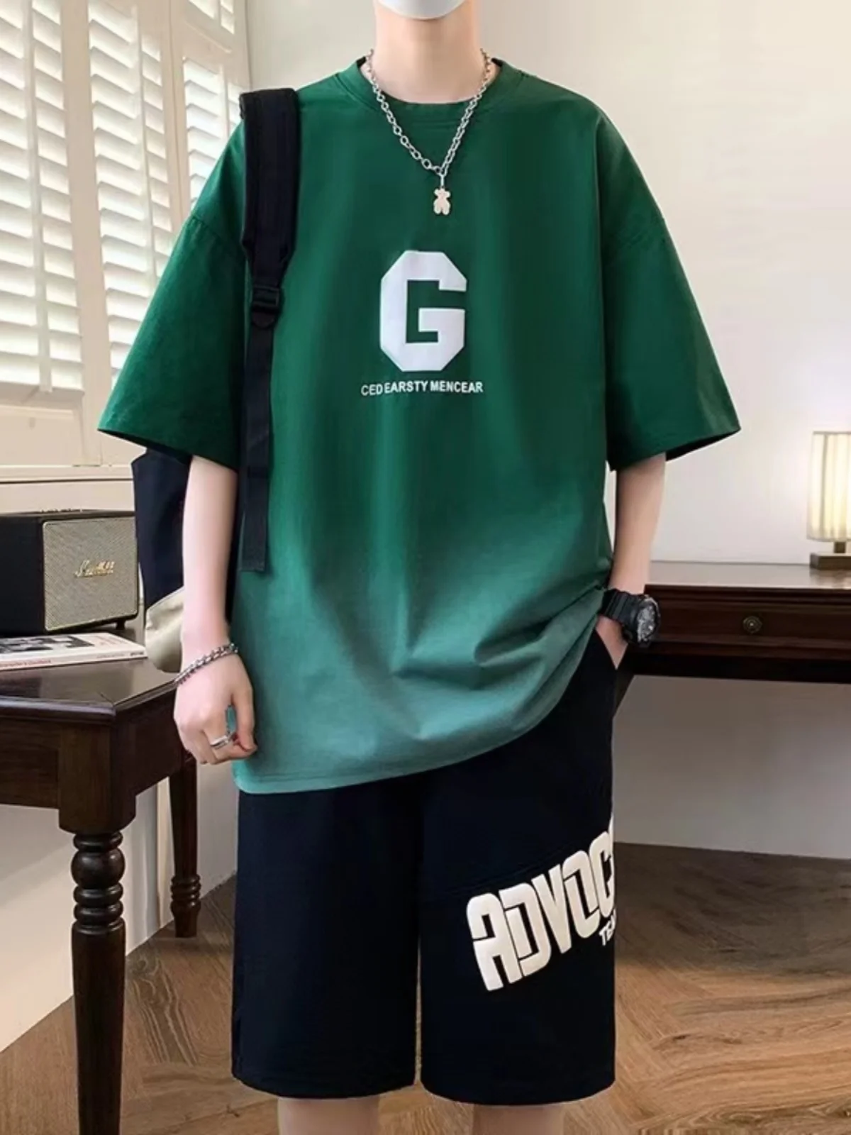 高校生が今、着るべき半袖Tシャツは？春から夏にかけてのリアルな選び方